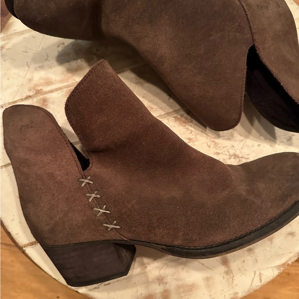 Musse & Cloud Genius Suede Ankle Booties